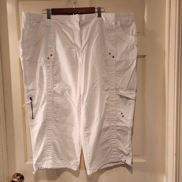 Style&Co. White Cargo Capris  Size 24W‎ - Picture 1 of 11